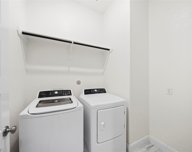 2446 Manor Valley Lane - Photo Thumbnail 27