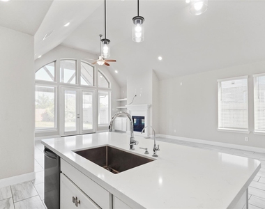 2446 Manor Valley Lane - Photo Thumbnail 9