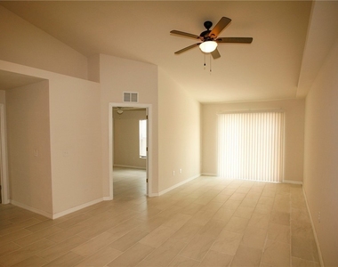 1321 Se 8th Place - Photo Thumbnail 2