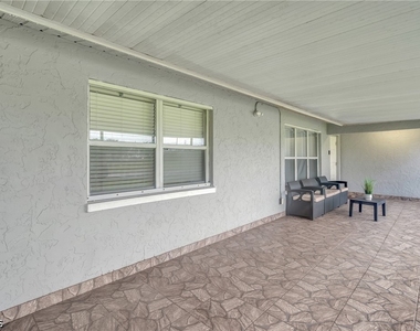 1618 Se 13th Street - Photo Thumbnail 4