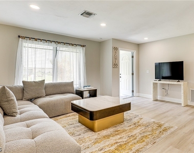 6030 Perthshire Lane - Photo Thumbnail 14