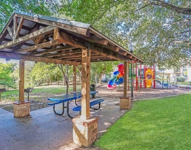 8004 Bentley Drive - Photo Thumbnail 13