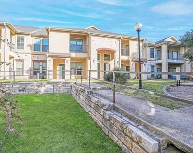 8004 Bentley Drive - Photo Thumbnail 2