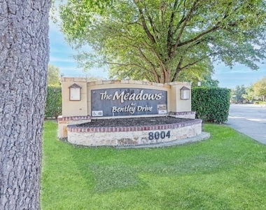 8004 Bentley Drive - Photo Thumbnail 16