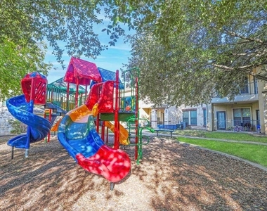8004 Bentley Drive - Photo Thumbnail 10