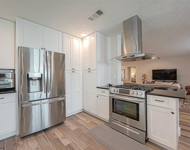 9502 Bob White Drive - Photo Thumbnail 15