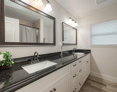9502 Bob White Drive - Photo Thumbnail 21