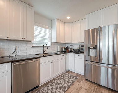 9502 Bob White Drive - Photo Thumbnail 13