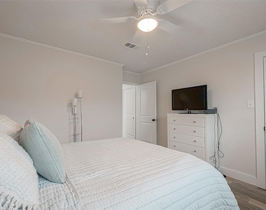 9502 Bob White Drive - Photo Thumbnail 19