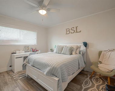 9502 Bob White Drive - Photo Thumbnail 18