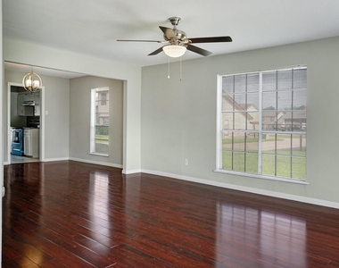 1833 Country Village Boulevard - Photo Thumbnail 3