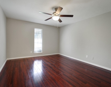 1833 Country Village Boulevard - Photo Thumbnail 11