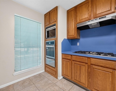 12303 Paddock Way - Photo Thumbnail 9