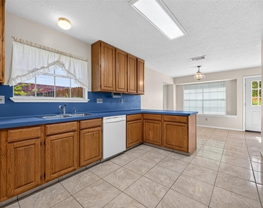 12303 Paddock Way - Photo Thumbnail 8