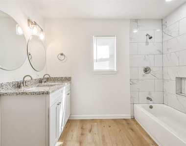 105 Live Oak Street - Photo Thumbnail 17