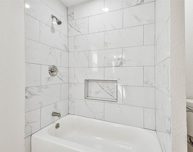 105 Live Oak Street - Photo Thumbnail 13