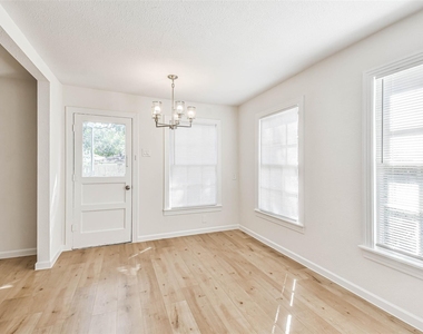 105 Live Oak Street - Photo Thumbnail 9