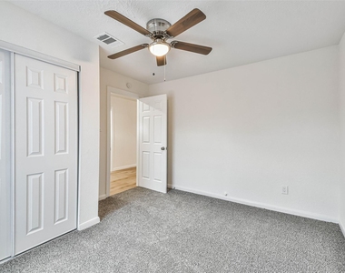 105 Live Oak Street - Photo Thumbnail 26