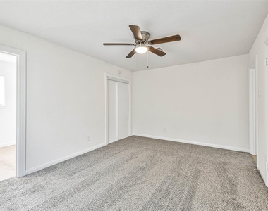 105 Live Oak Street - Photo Thumbnail 18