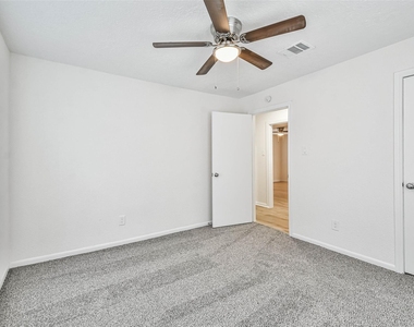 105 Live Oak Street - Photo Thumbnail 24