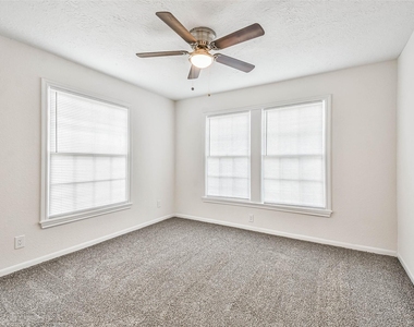 105 Live Oak Street - Photo Thumbnail 25