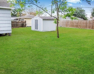 105 Live Oak Street - Photo Thumbnail 28