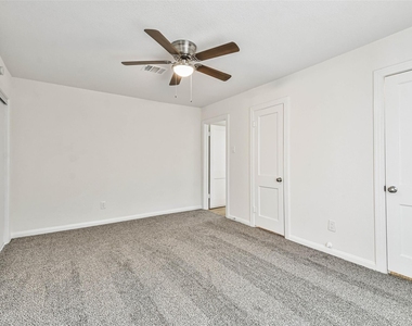 105 Live Oak Street - Photo Thumbnail 19
