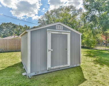 105 Live Oak Street - Photo Thumbnail 29