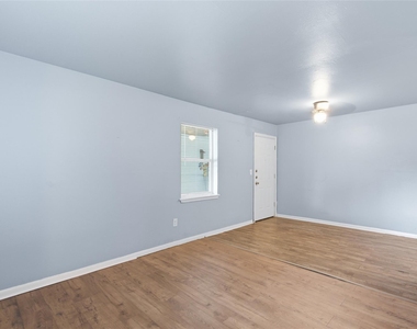 6318 Laramie Street - Photo Thumbnail 10