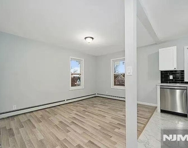49 Preston - Photo Thumbnail 6