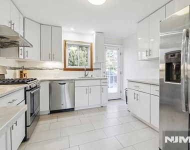 35 Lexington - Photo Thumbnail 7