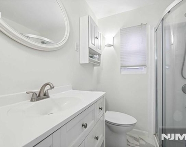 35 Lexington - Photo Thumbnail 8