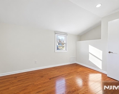 35 Lexington - Photo Thumbnail 13