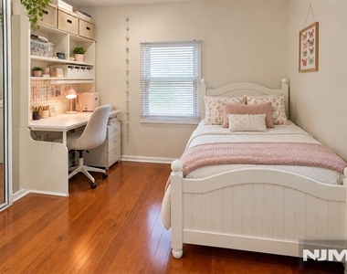 35 Lexington - Photo Thumbnail 12