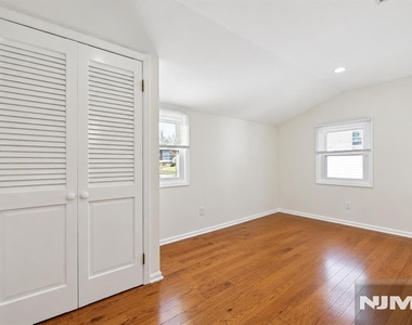35 Lexington - Photo Thumbnail 9