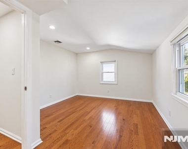 35 Lexington - Photo Thumbnail 11
