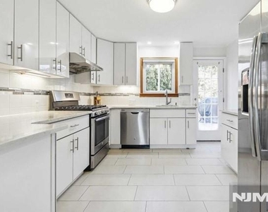 35 Lexington - Photo Thumbnail 6