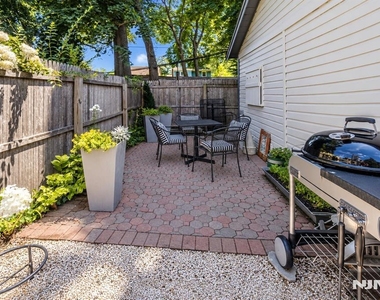 255 Park - Photo Thumbnail 23