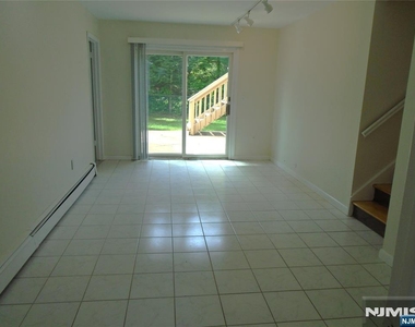 9 N Lyle - Photo Thumbnail 1