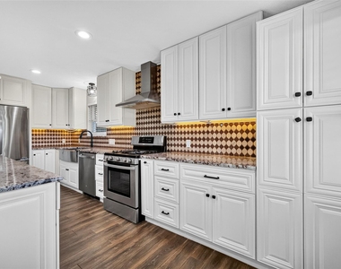 406 Cole Street - Photo Thumbnail 6