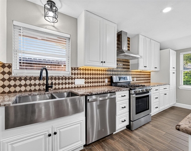 406 Cole Street - Photo Thumbnail 9