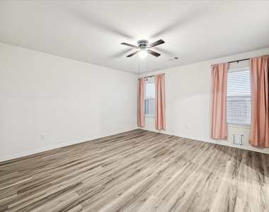 517 Amberwood Park Drive - Photo Thumbnail 20