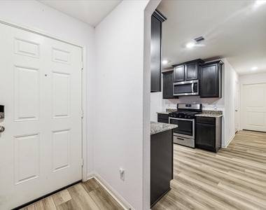 517 Amberwood Park Drive - Photo Thumbnail 7