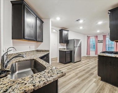 517 Amberwood Park Drive - Photo Thumbnail 8