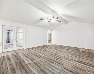 517 Amberwood Park Drive - Photo Thumbnail 2