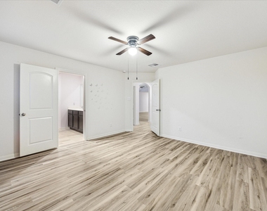 517 Amberwood Park Drive - Photo Thumbnail 21