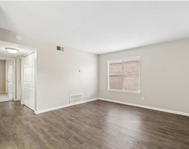 2205 N Frazier Street - Photo Thumbnail 1
