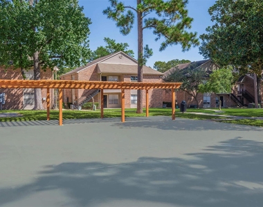 2205 N Frazier Street - Photo Thumbnail 3