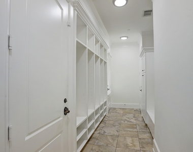 6007 Newcastle Street - Photo Thumbnail 15