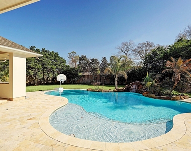 6007 Newcastle Street - Photo Thumbnail 5